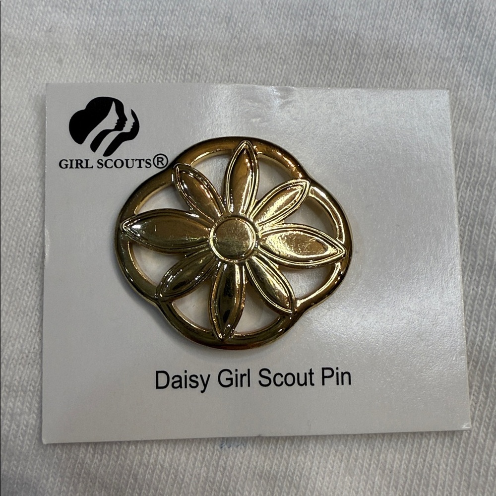 Girl Scouts Daisy Membership Girl Scout Lapel Pin
Gold Color Brooch Badge NWT